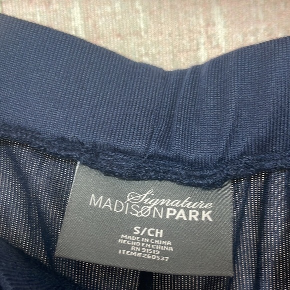 - Brand new with tags Woman’s Madison Park - Signature 2pc Lounge Set. Siz… - Picture 10 of 16